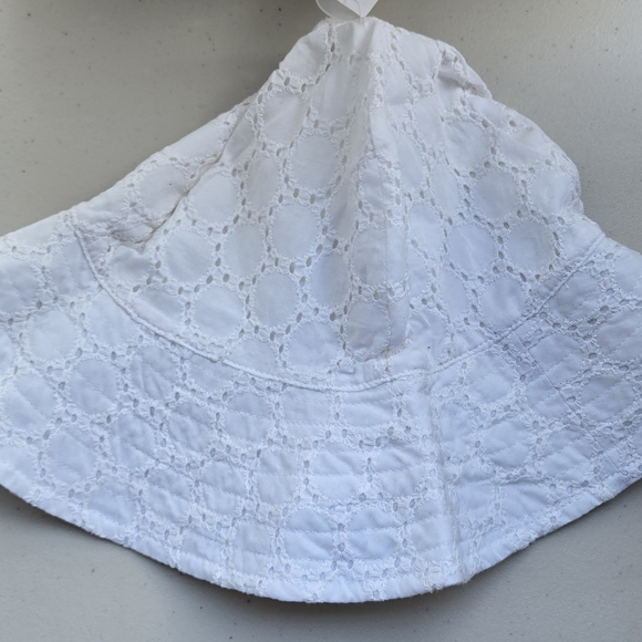 Old Navy White Eyelet Kids Hat - Picture 3 of 8
